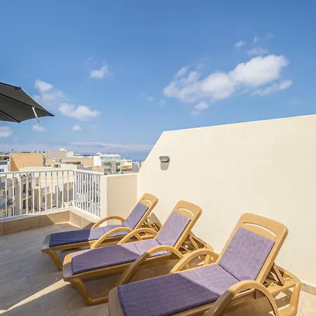 Summer Breeze Penthouse With Private Hot Tub & Terrace With Panoramic Views, By Getawaysmalta Apartmán