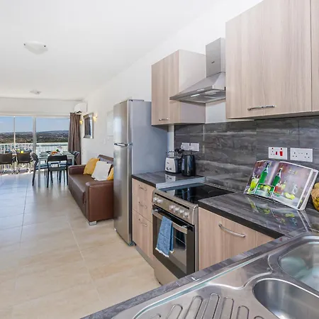 Apartamento Summer Breeze Penthouse With Private Hot Tub & Terrace With Panoramic Views, By Getawaysmalta *