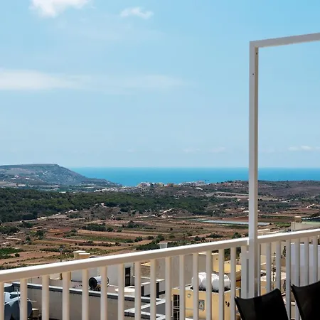 Summer Breeze Penthouse With Private Hot Tub & Terrace With Panoramic Views, By Getawaysmalta