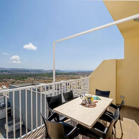 Summer Breeze Penthouse With Private Hot Tub & Terrace With Panoramic Views, By Getawaysmalta Mellieha