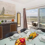 Summer Breeze Penthouse With Private Hot Tub & Terrace With Panoramic Views, By Getawaysmalta Mellieħa