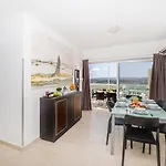 Apartment Summer Breeze Penthouse With Private Hot Tub & Terrace With Panoramic Views, By Getawaysmalta Mellieħa