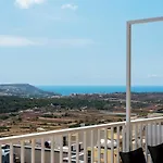 Summer Breeze Penthouse With Private Hot Tub & Terrace With Panoramic Views, By Getawaysmalta