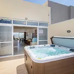 Apartment Summer Breeze Penthouse With Private Hot Tub & Terrace With Panoramic Views, By Getawaysmalta Mellieħa
