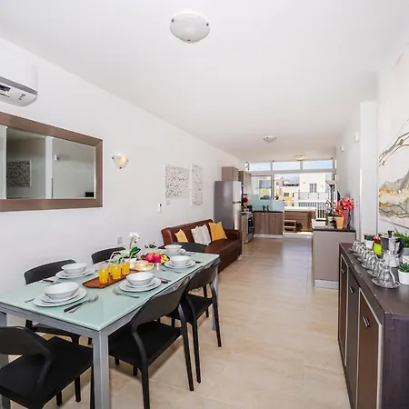 شقة Summer Breeze Penthouse With Private Hot Tub & Terrace With Panoramic Views, By Getawaysmalta *