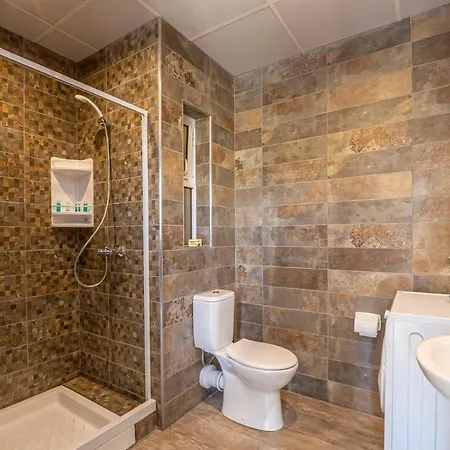 Summer Breeze Penthouse With Private Hot Tub & Terrace With Panoramic Views, By Getawaysmalta Mellieħa