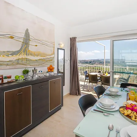 Summer Breeze Penthouse With Private Hot Tub & Terrace With Panoramic Views, By Getawaysmalta Lägenhet *