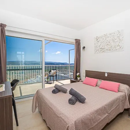 Apartment Summer Breeze Penthouse With Private Hot Tub & Terrace With Panoramic Views, By Getawaysmalta Mellieha