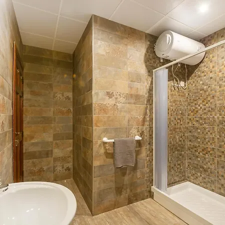 Summer Breeze Penthouse With Private Hot Tub & Terrace With Panoramic Views, By Getawaysmalta Mellieħa