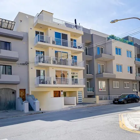 Summer Breeze Penthouse With Private Hot Tub & Terrace With Panoramic Views, By Getawaysmalta Mellieħa