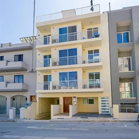 Summer Breeze Penthouse With Private Hot Tub & Terrace With Panoramic Views, By Getawaysmalta *