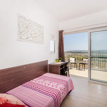 Apartment Summer Breeze Penthouse With Private Hot Tub & Terrace With Panoramic Views, By Getawaysmalta *
