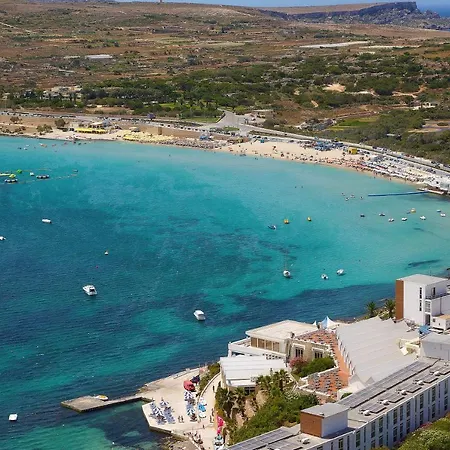 Summer Breeze Penthouse With Private Hot Tub & Terrace With Panoramic Views, By Getawaysmalta Mellieħa