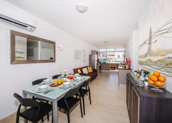 Appartement Summer Breeze Penthouse With Private Hot Tub & Terrace With Panoramic Views, By Getawaysmalta *